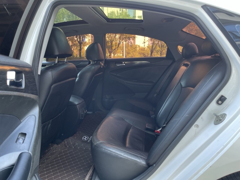 济宁14年现代索纳塔4