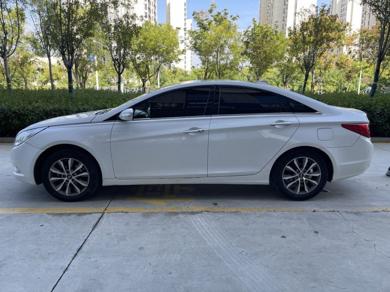 济宁14年现代索纳塔8