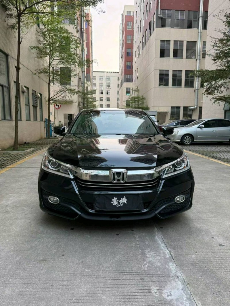 佛山16年本田雅阁1