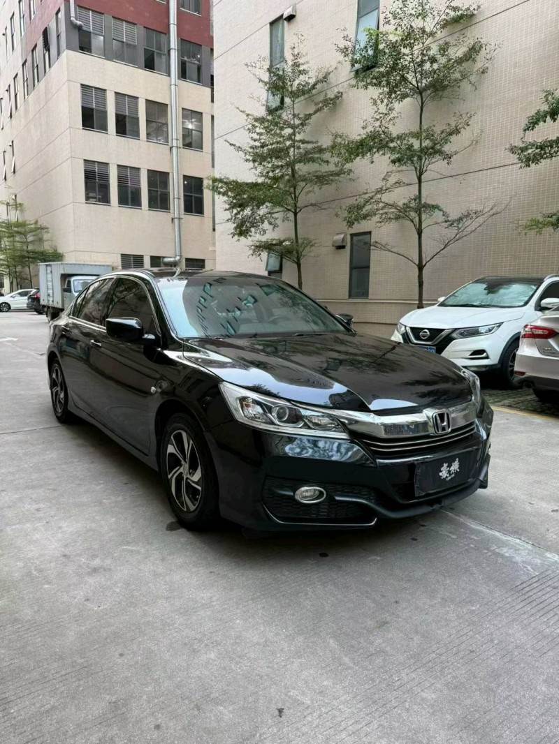 佛山16年本田雅阁2