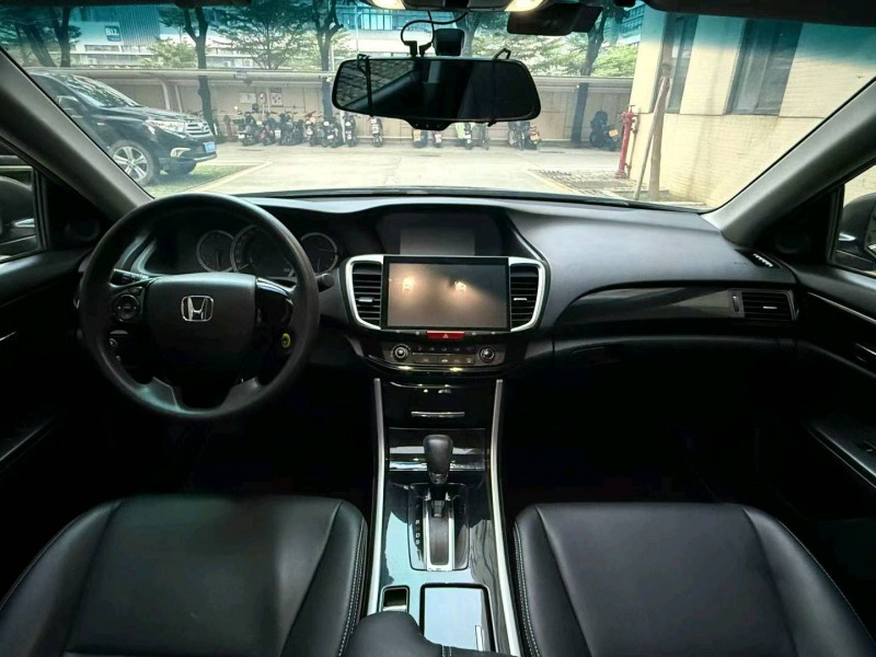 佛山16年本田雅阁8