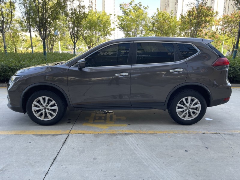 济宁20年日产奇骏8