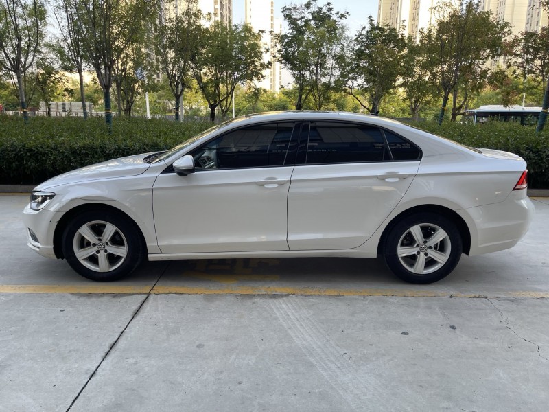 济宁17年大众凌渡8