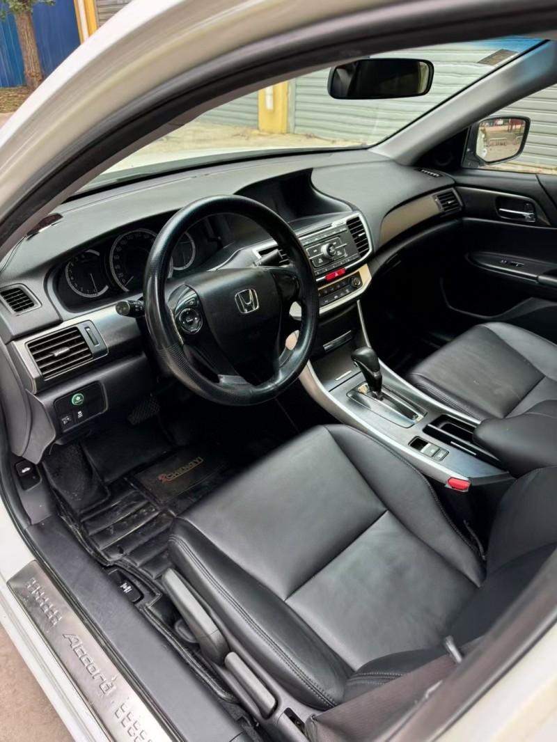 邢台16年本田雅阁5