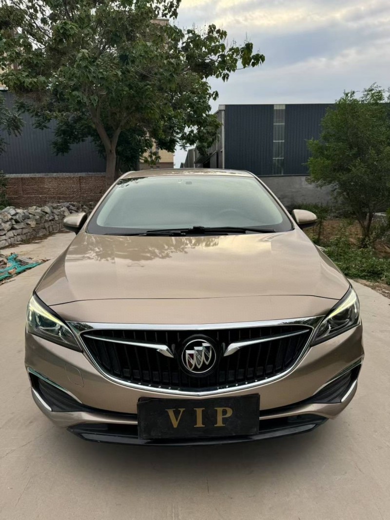 邢台18年别克威朗1