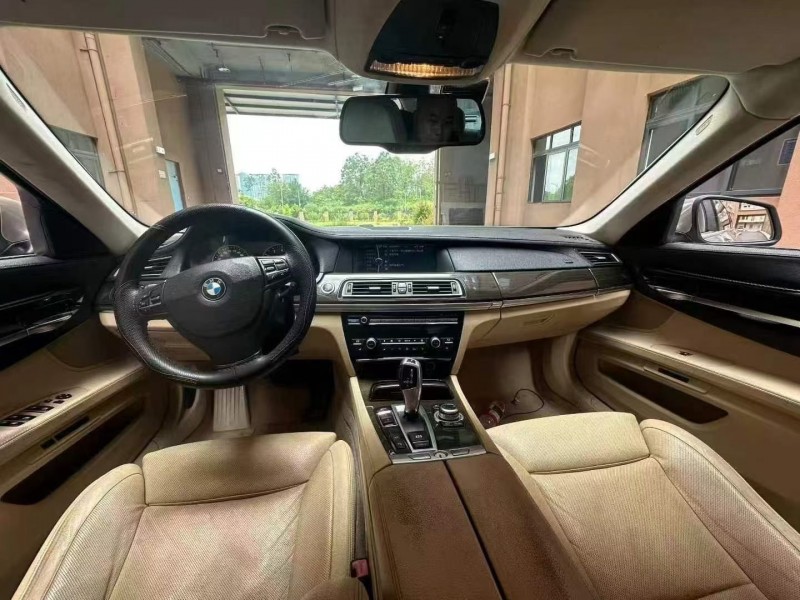 重庆13年宝马7系4