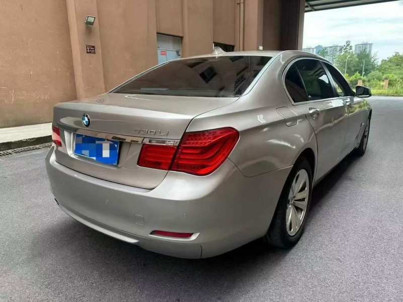 重庆13年宝马7系8