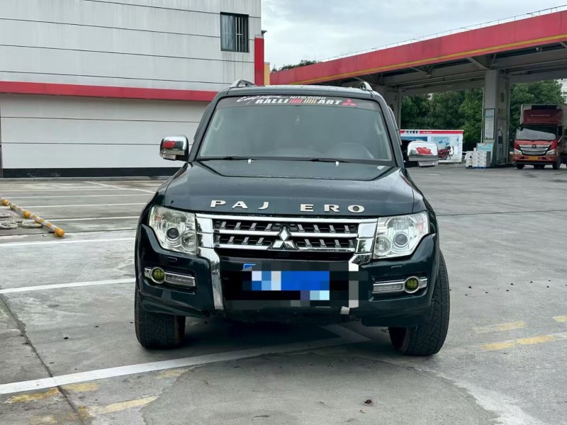 重庆10年三菱帕杰罗1