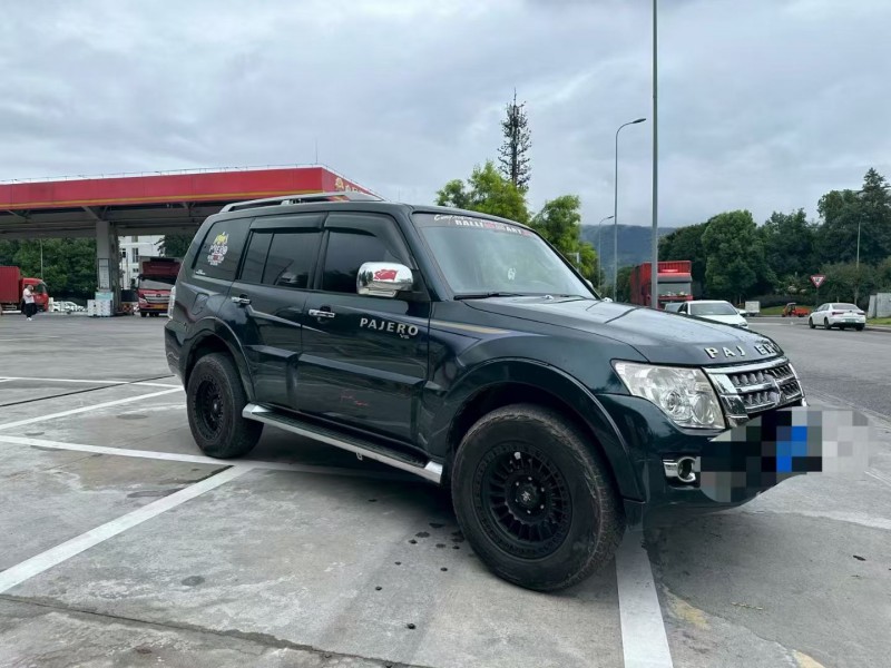 重庆10年三菱帕杰罗2