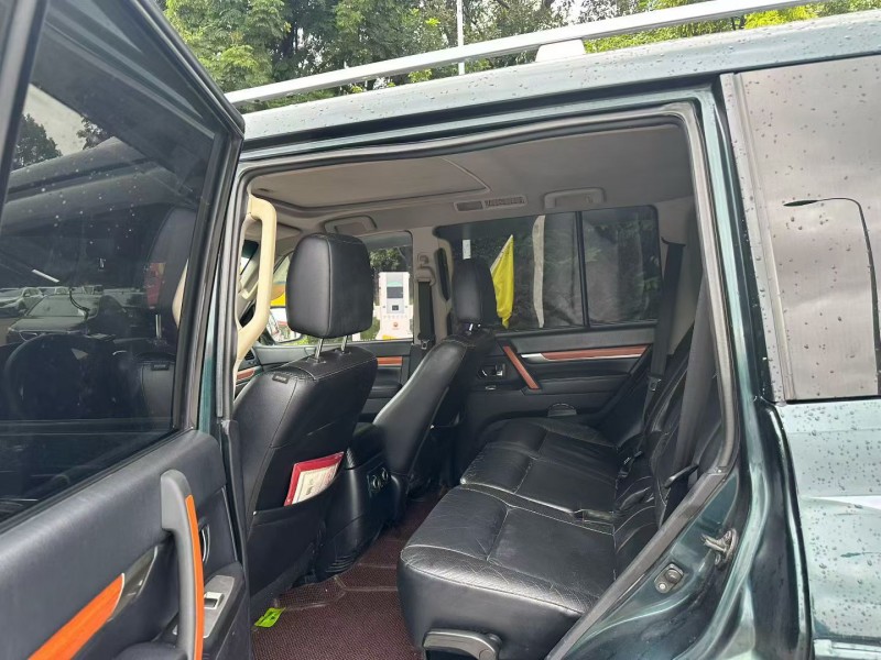 重庆10年三菱帕杰罗6