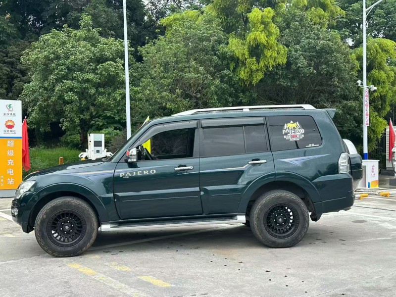 重庆10年三菱帕杰罗7