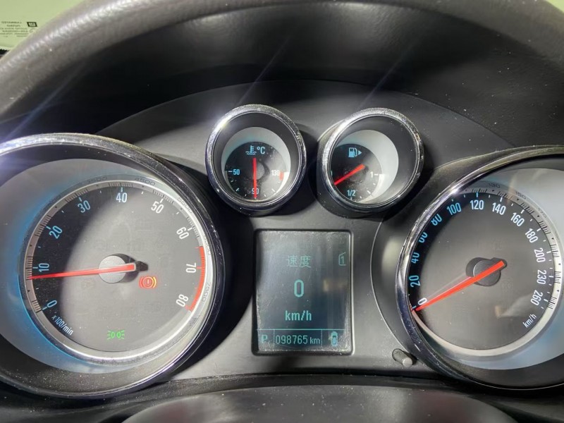 重庆17年别克君威3