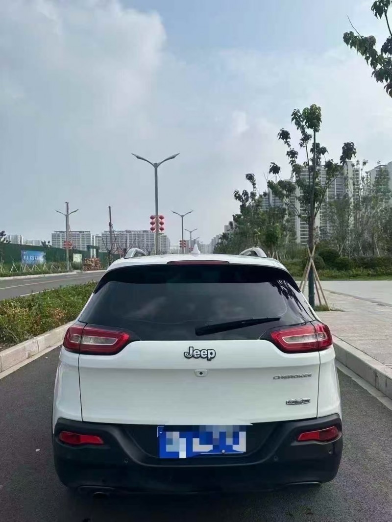 菏泽17年Jeep自由光6