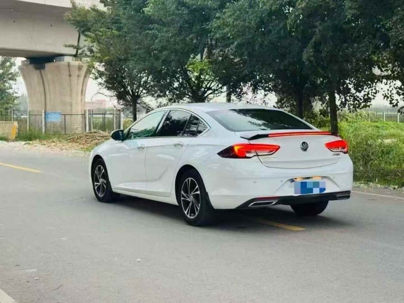 苏州21年别克君威8