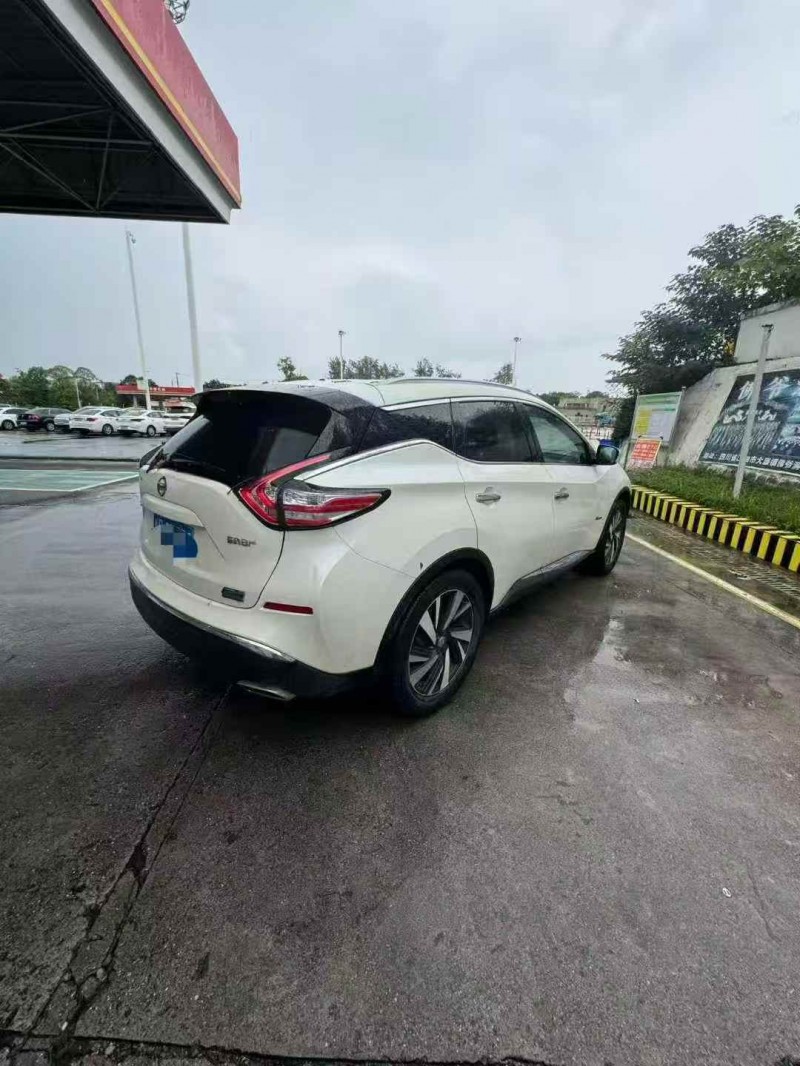 安阳17年日产楼兰8