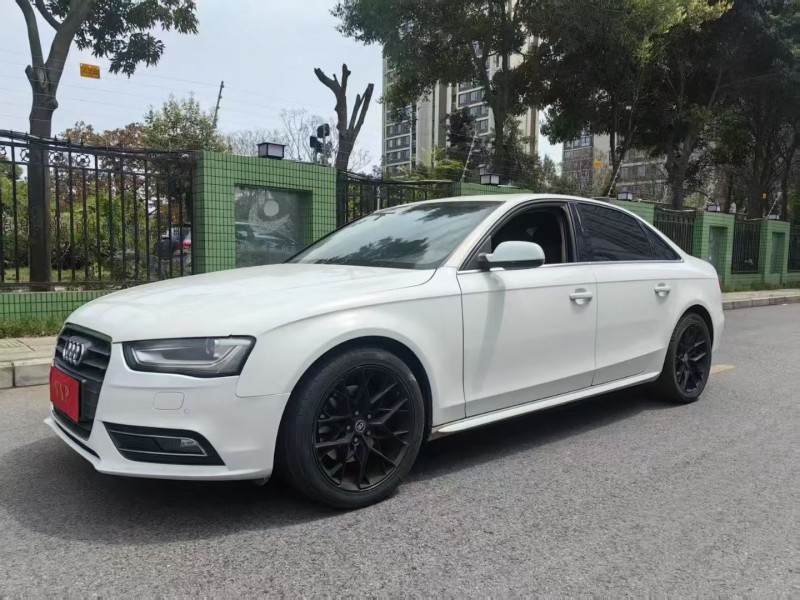 成都14年奥迪A4L3