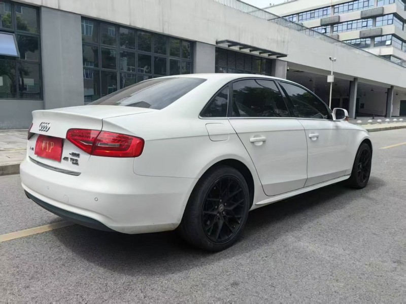 成都14年奥迪A4L8