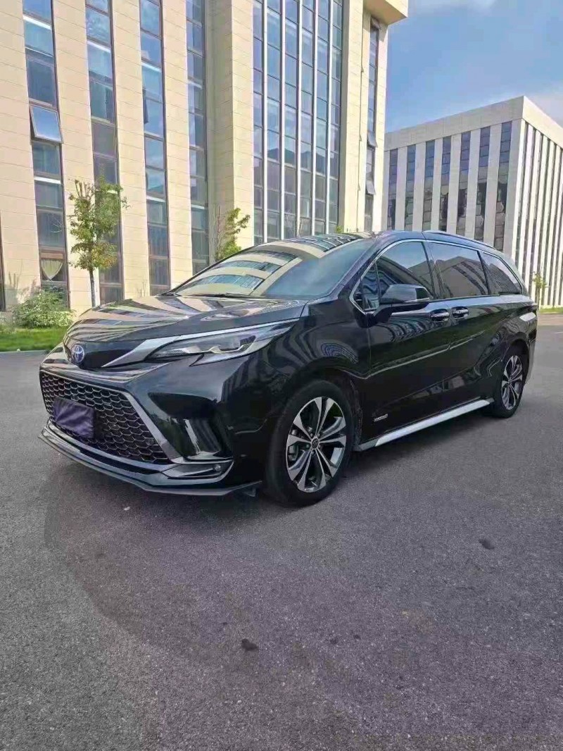 枣庄23年丰田格瑞维亚3