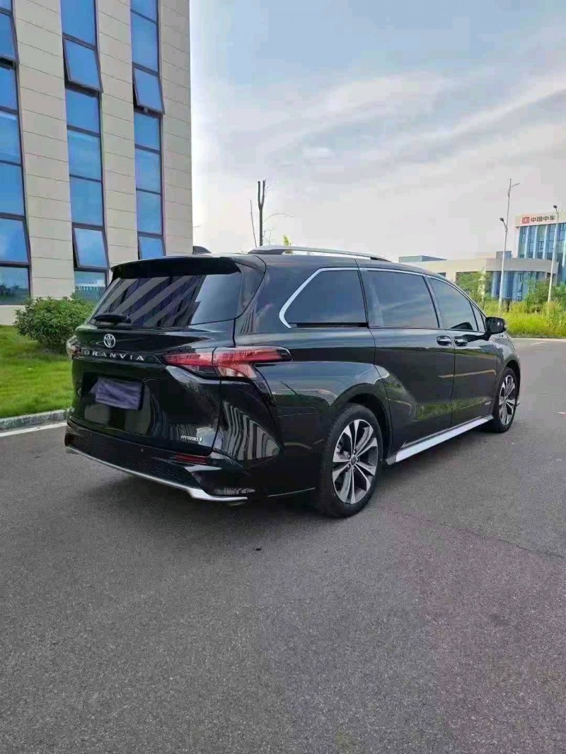 枣庄23年丰田格瑞维亚8