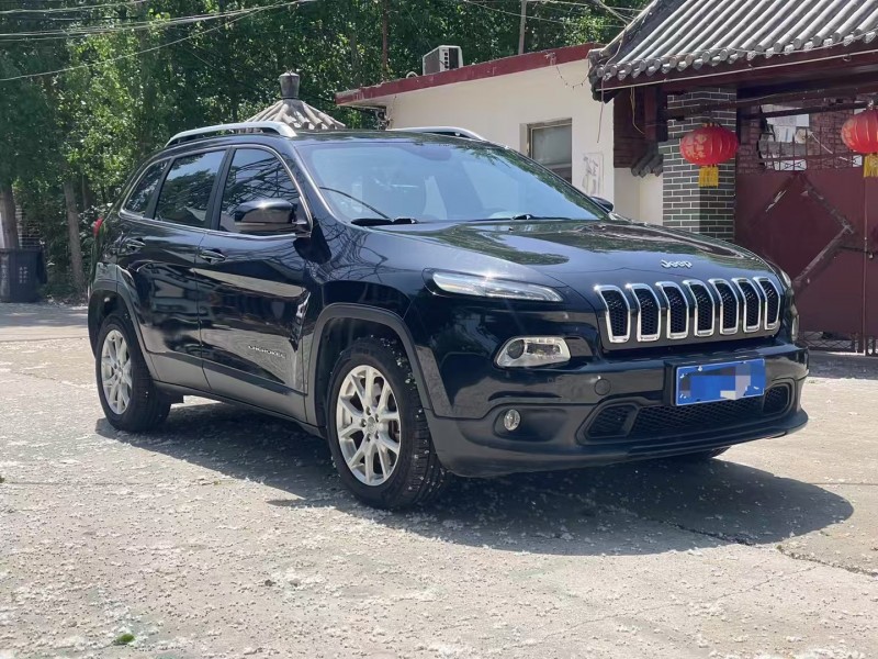 济宁17年Jeep自由光3