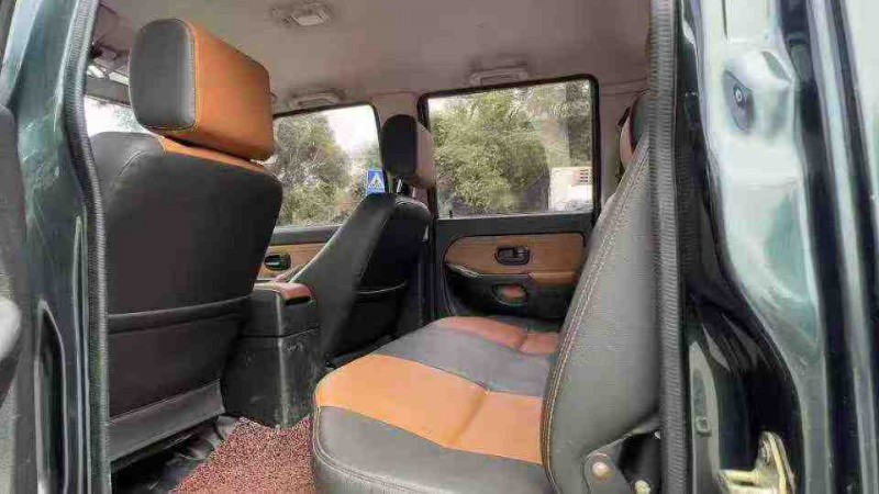 南宁17年江铃宝典5