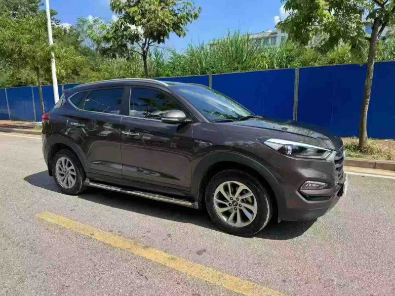 南宁17年现代途胜2