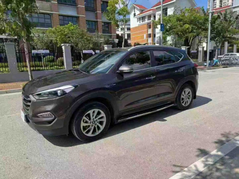 南宁17年现代途胜3