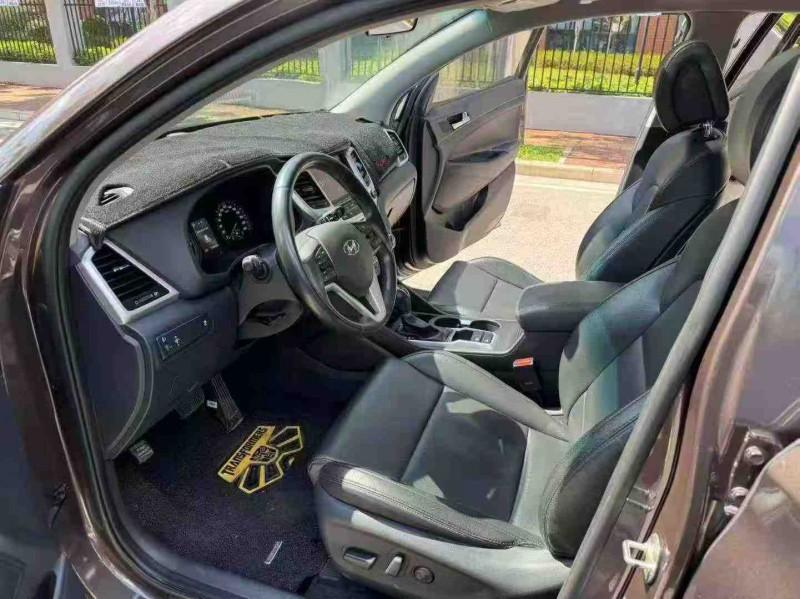 南宁17年现代途胜4