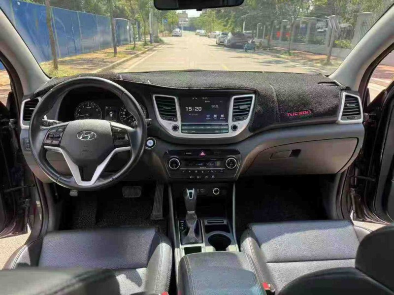 南宁17年现代途胜5