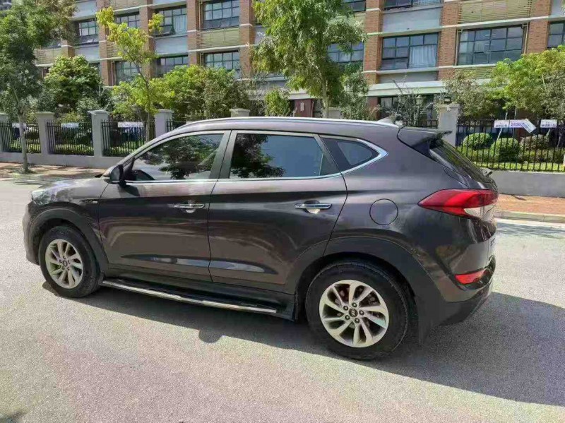 南宁17年现代途胜7