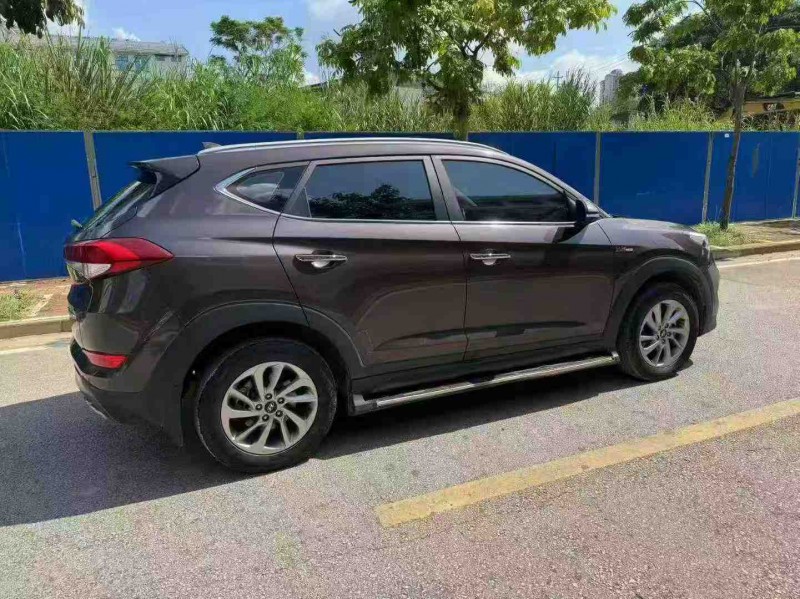 南宁17年现代途胜8