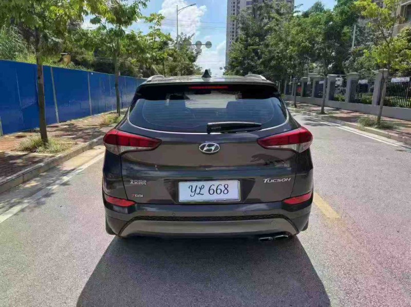 南宁17年现代途胜9