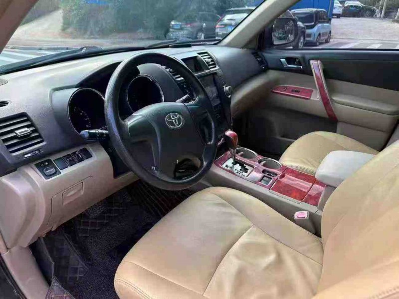 南宁11年丰田汉兰达4