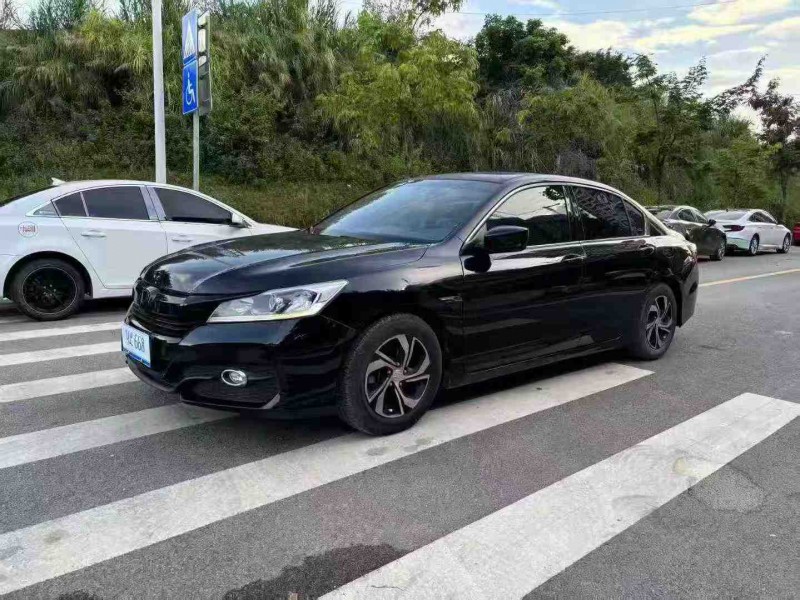 南宁17年本田雅阁3