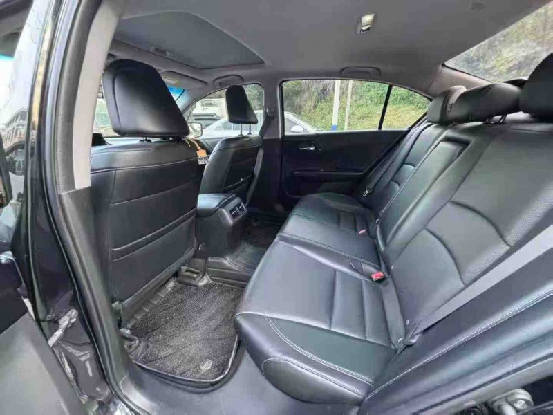 南宁17年本田雅阁6