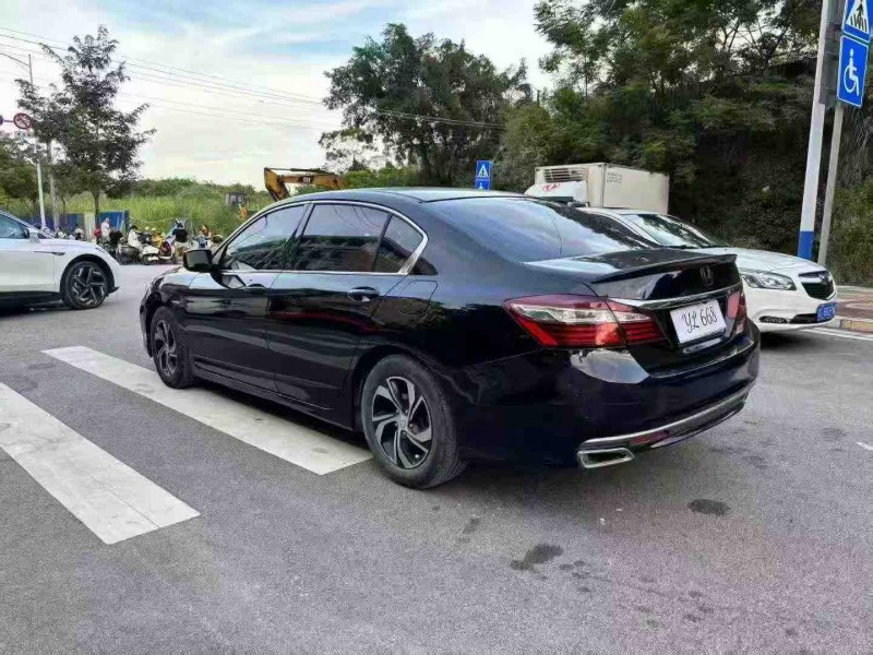 南宁17年本田雅阁7