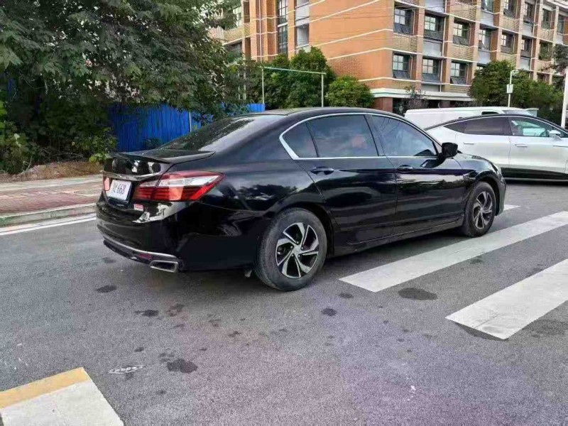 南宁17年本田雅阁8