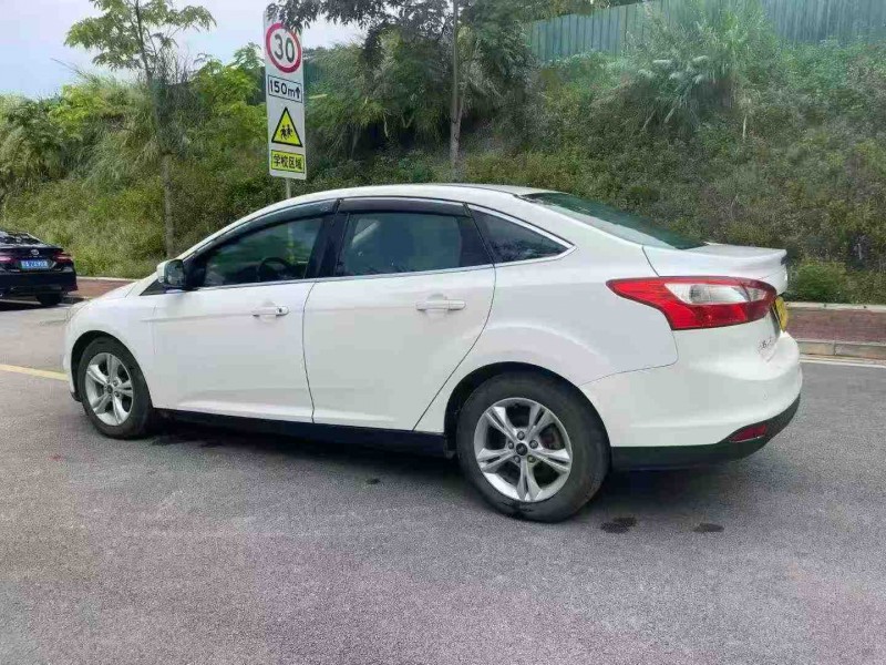 南宁15年福特福克斯7