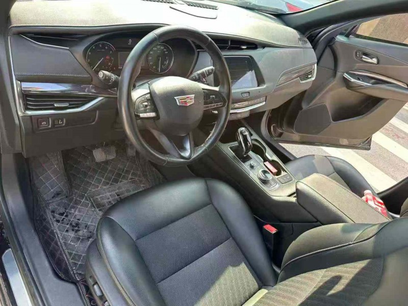 南宁20年凯迪拉克XT44