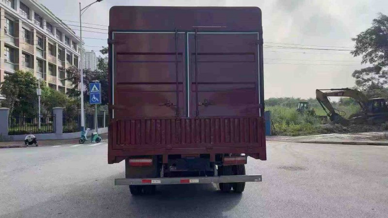 南宁22年卡车系列大运汽车7