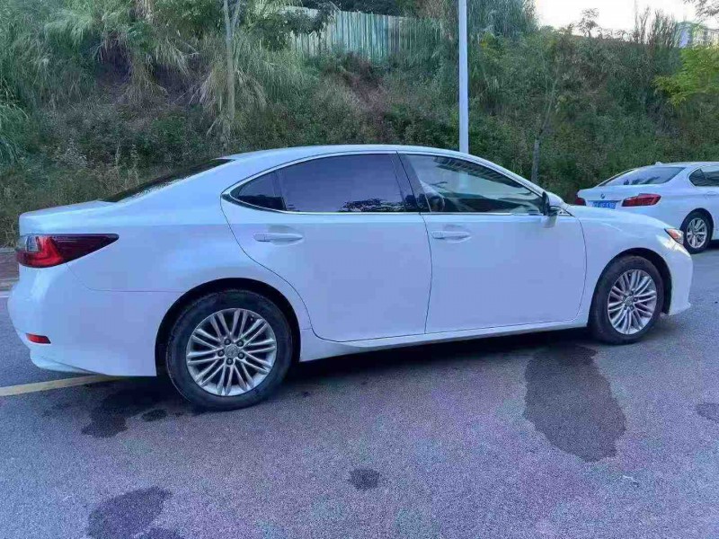 南宁16年雷克萨斯ES7