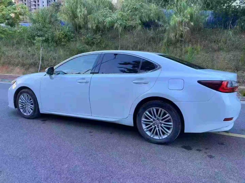 南宁16年雷克萨斯ES8