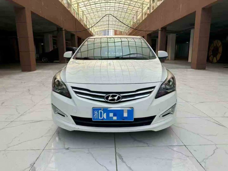 南宁18年现代瑞纳1