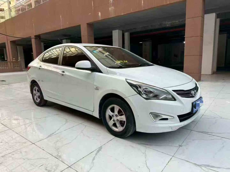 南宁18年现代瑞纳2