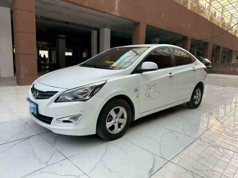 南宁18年现代瑞纳3