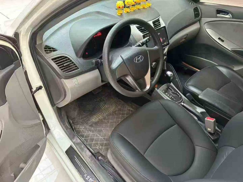 南宁18年现代瑞纳4