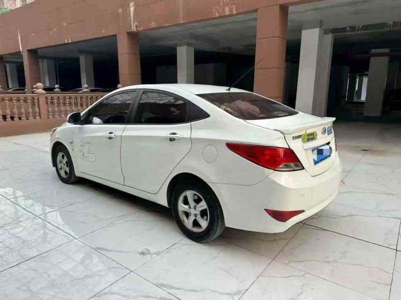 南宁18年现代瑞纳8