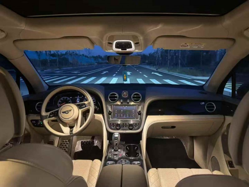 石家庄18年宾利添越4