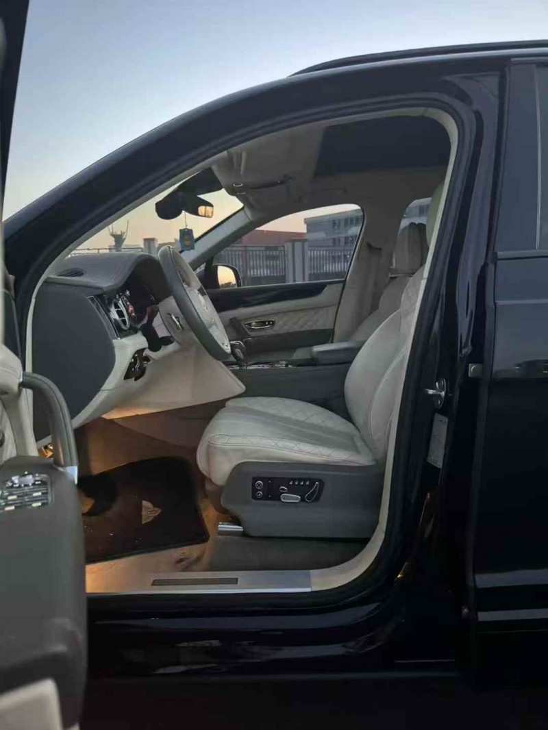 石家庄18年宾利添越5