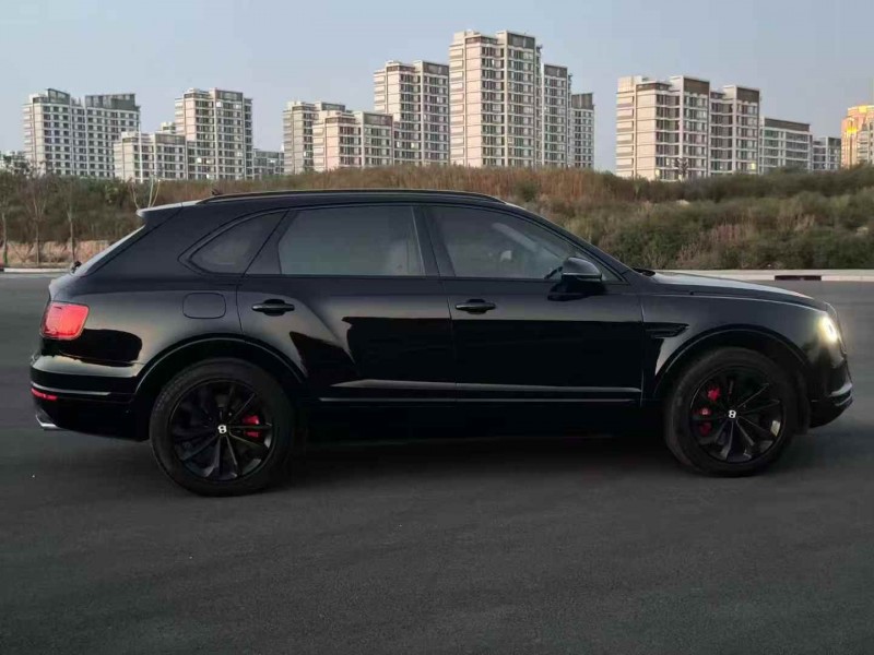 石家庄18年宾利添越7